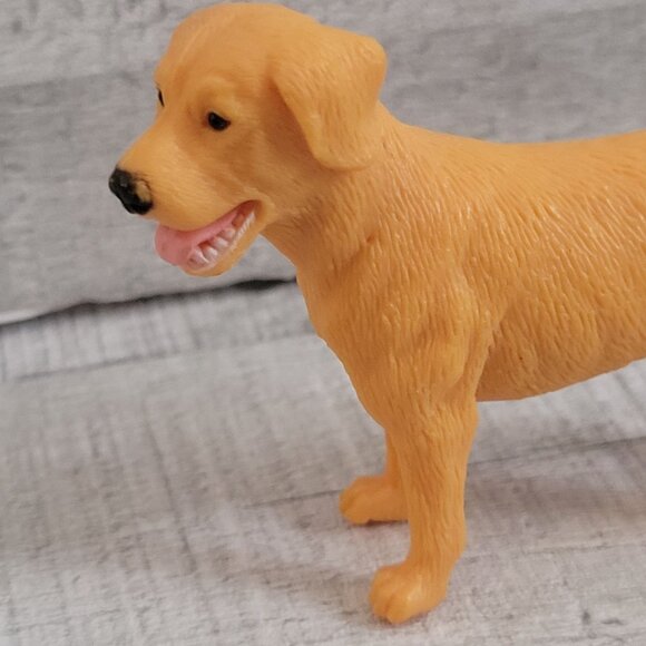 Vintage Tree House Kids  Yellow Labrador Retriever Figurine Toy Dog Model 1990s - Picture 2 of 8